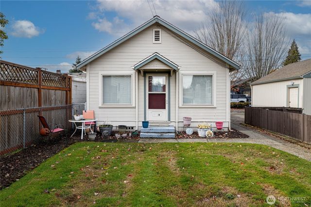318 4th Street SW, Puyallup, WA 98371
