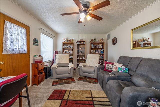 318 4th Street SW, Puyallup, WA 98371