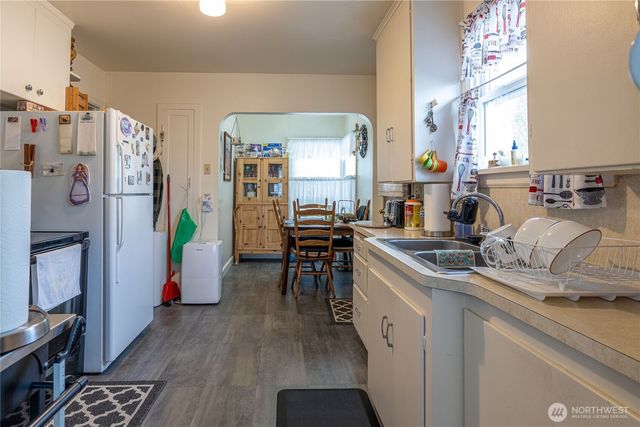 318 4th Street SW, Puyallup, WA 98371