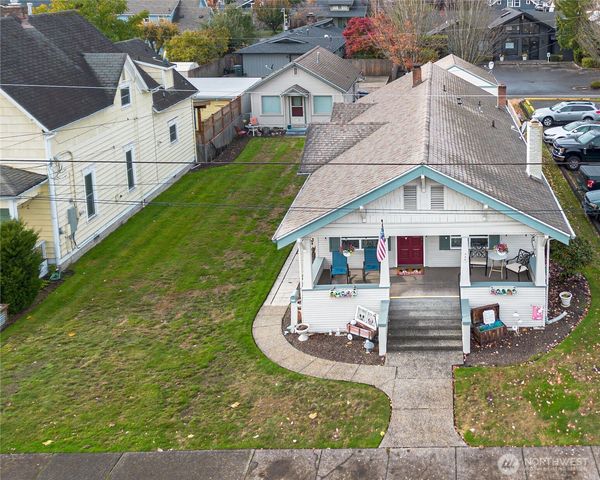 318 4th Street SW, Puyallup, WA 98371