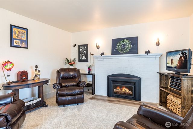 318 4th Street SW, Puyallup, WA 98371