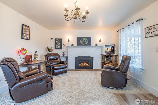 318 4th Street SW, Puyallup, WA 98371