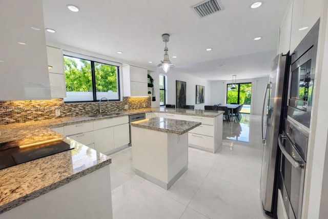 471 SW 30th Road, Miami, FL 33129