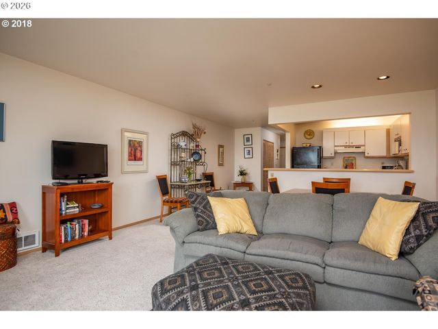 129 N HAYDEN BAY Dr BLDG F, Portland, OR 97217