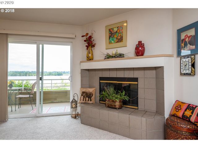 129 N HAYDEN BAY Dr BLDG F, Portland, OR 97217