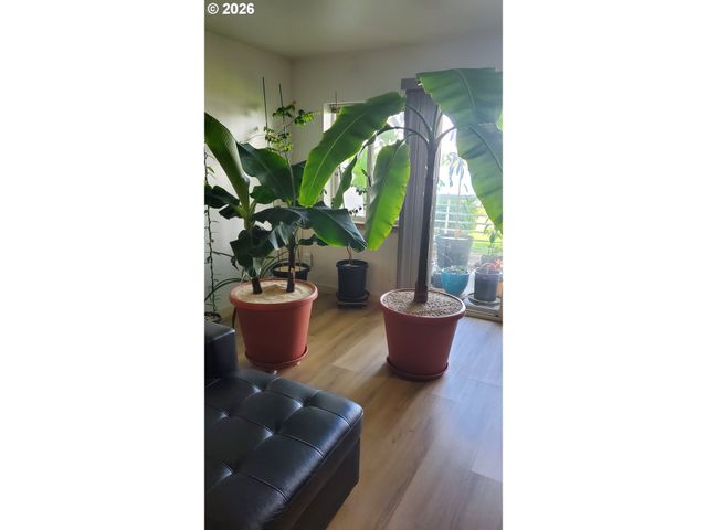 129 N HAYDEN BAY Dr BLDG F, Portland, OR 97217