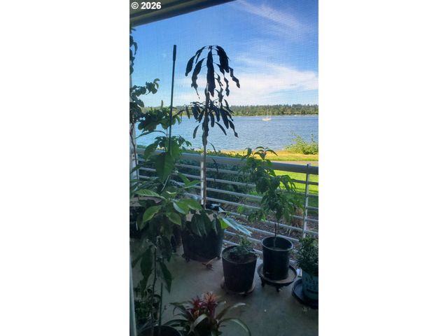129 N HAYDEN BAY Dr BLDG F, Portland, OR 97217