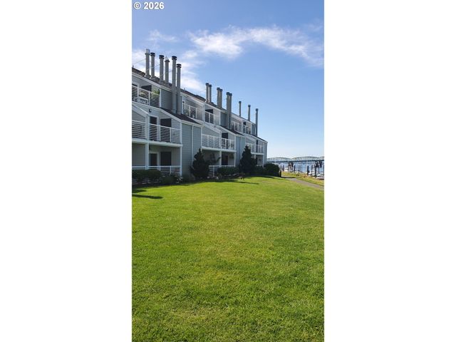 129 N HAYDEN BAY Dr BLDG F, Portland, OR 97217