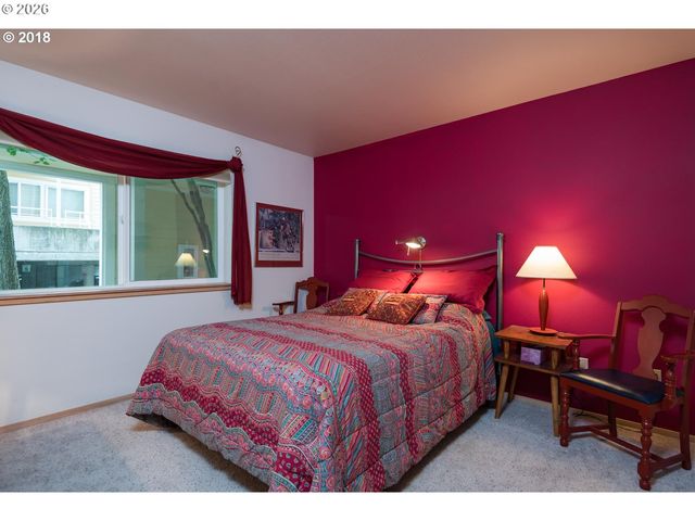 129 N HAYDEN BAY Dr BLDG F, Portland, OR 97217