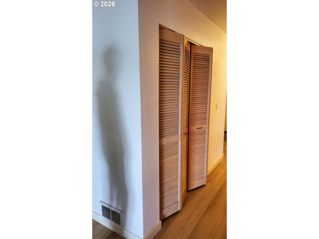 129 N HAYDEN BAY Dr BLDG F, Portland, OR 97217
