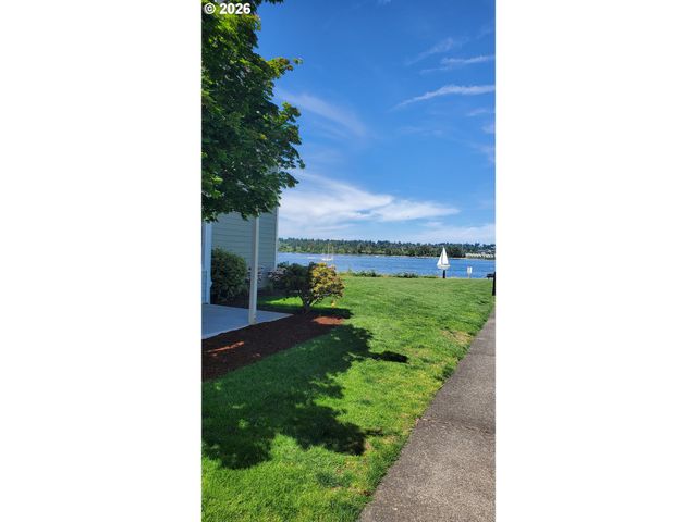 129 N HAYDEN BAY Dr BLDG F, Portland, OR 97217
