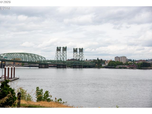 129 N HAYDEN BAY Dr BLDG F, Portland, OR 97217
