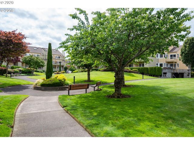 129 N HAYDEN BAY Dr BLDG F, Portland, OR 97217