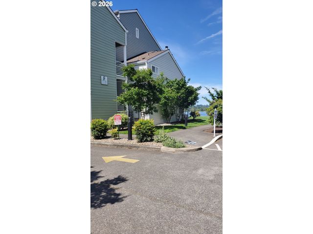 129 N HAYDEN BAY Dr BLDG F, Portland, OR 97217