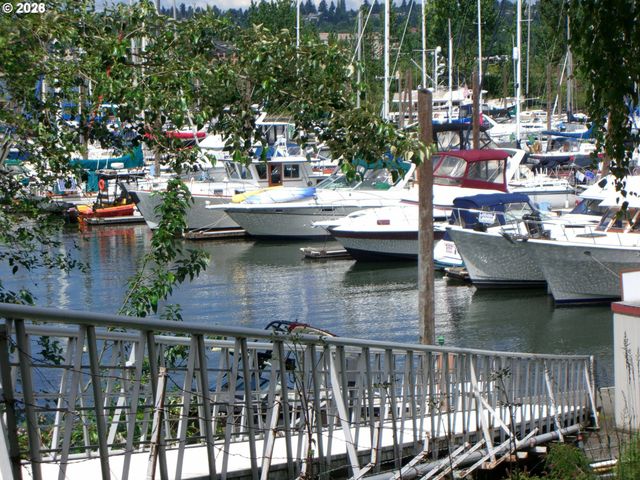 129 N HAYDEN BAY Dr BLDG F, Portland, OR 97217