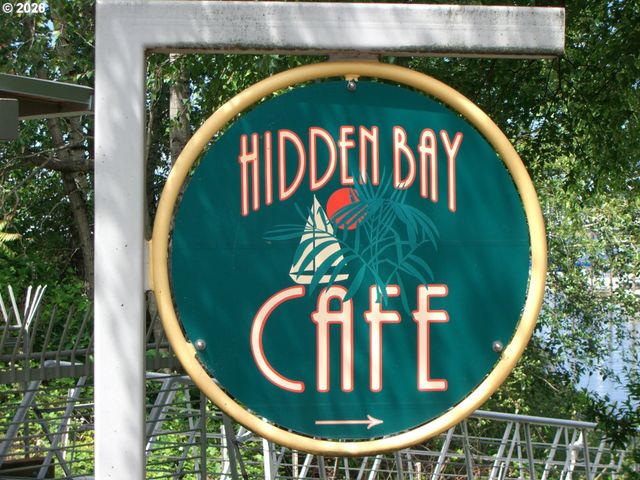 129 N HAYDEN BAY Dr BLDG F, Portland, OR 97217