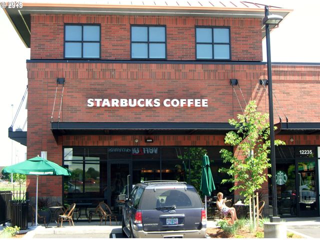 129 N HAYDEN BAY Dr BLDG F, Portland, OR 97217