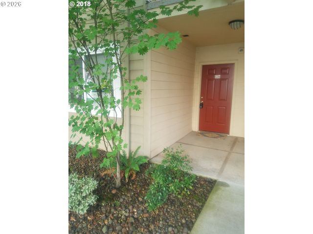 129 N HAYDEN BAY Dr BLDG F, Portland, OR 97217