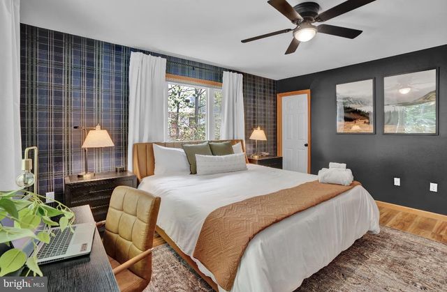 301 WYOMISSING DR, Pocono Lake, PA 18347