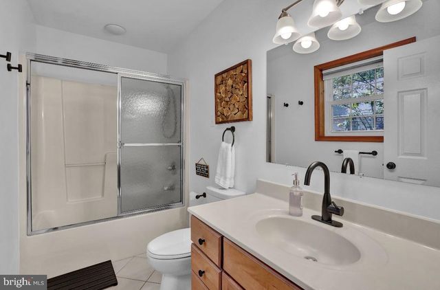 301 WYOMISSING DR, Pocono Lake, PA 18347