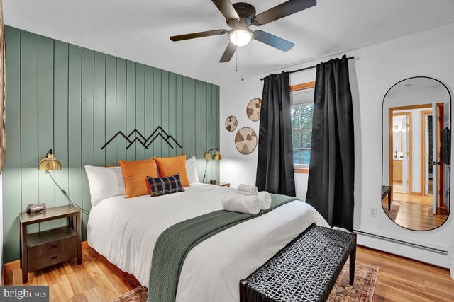 301 WYOMISSING DR, Pocono Lake, PA 18347