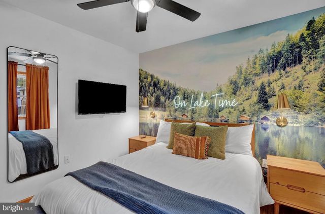 301 WYOMISSING DR, Pocono Lake, PA 18347