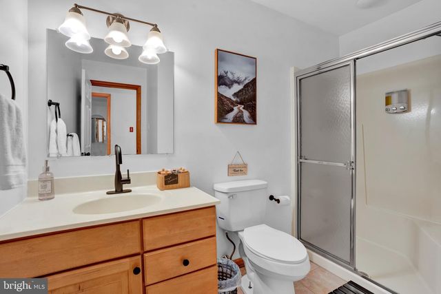 301 WYOMISSING DR, Pocono Lake, PA 18347