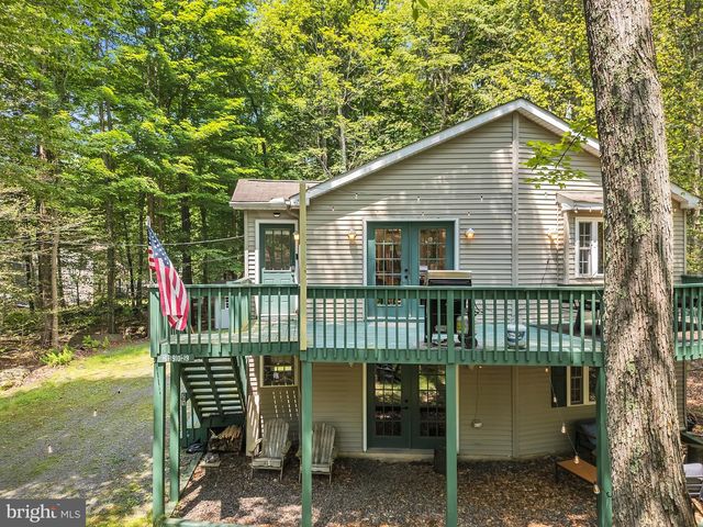301 WYOMISSING DR, Pocono Lake, PA 18347