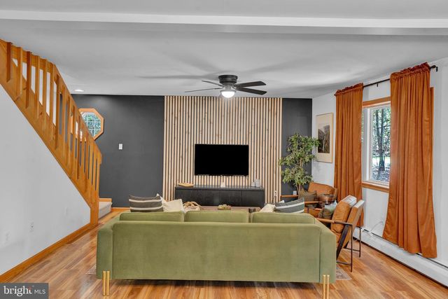 301 WYOMISSING DR, Pocono Lake, PA 18347