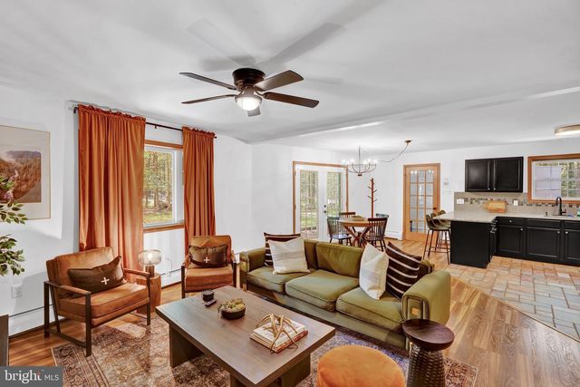 301 WYOMISSING DR, Pocono Lake, PA 18347