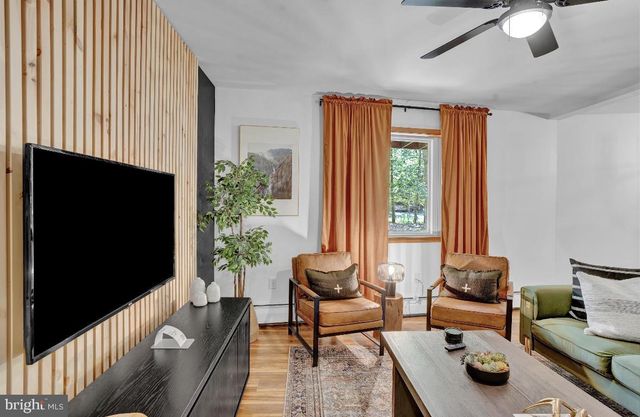 301 WYOMISSING DR, Pocono Lake, PA 18347