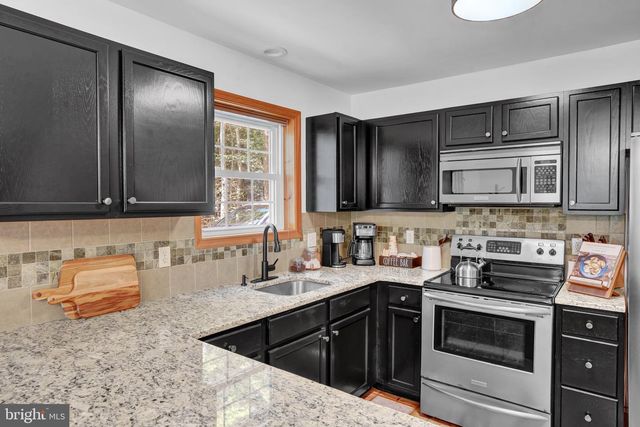 301 WYOMISSING DR, Pocono Lake, PA 18347