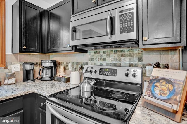 301 WYOMISSING DR, Pocono Lake, PA 18347