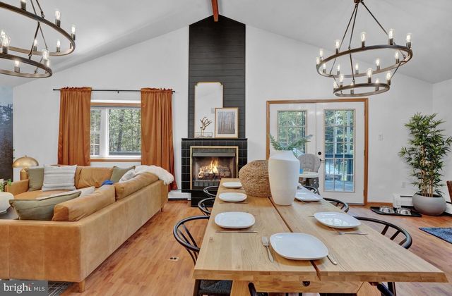 301 WYOMISSING DR, Pocono Lake, PA 18347