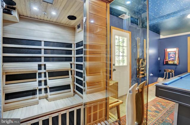 301 WYOMISSING DR, Pocono Lake, PA 18347