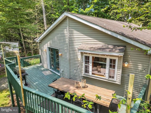 301 WYOMISSING DR, Pocono Lake, PA 18347