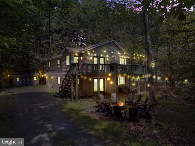 301 WYOMISSING DR, Pocono Lake, PA 18347