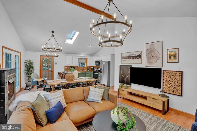 301 WYOMISSING DR, Pocono Lake, PA 18347