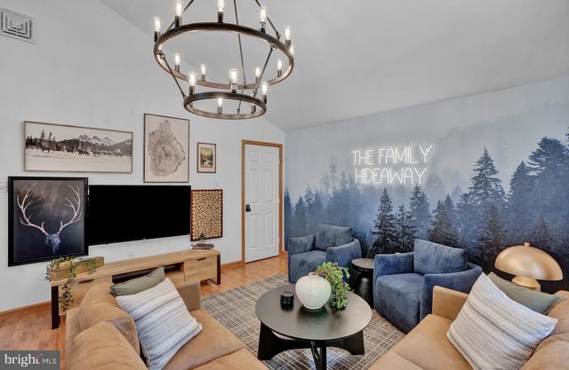 301 WYOMISSING DR, Pocono Lake, PA 18347