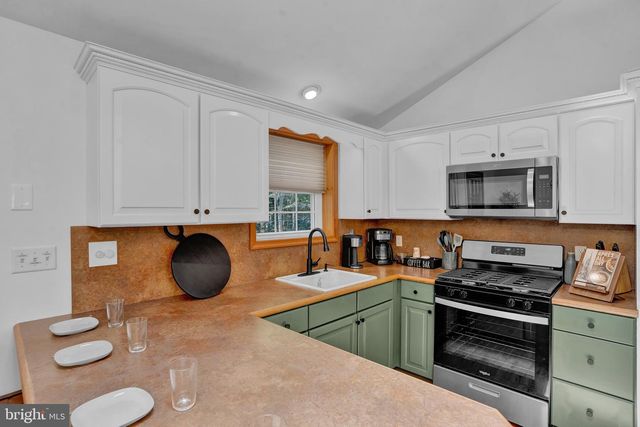 301 WYOMISSING DR, Pocono Lake, PA 18347