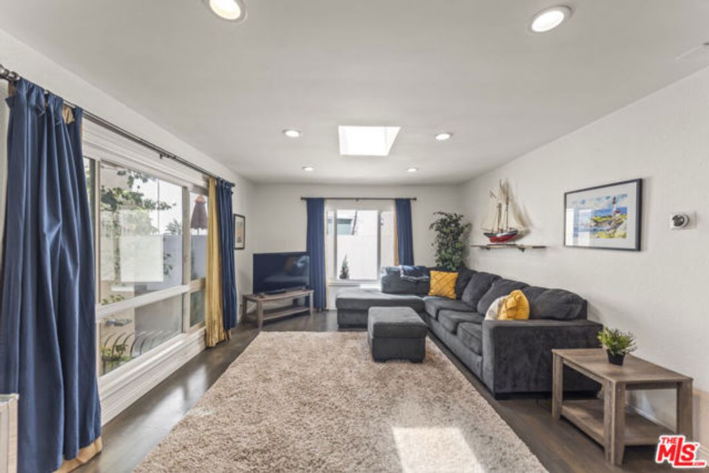 970 Palm Avenue 209, West Hollywood, CA 90069