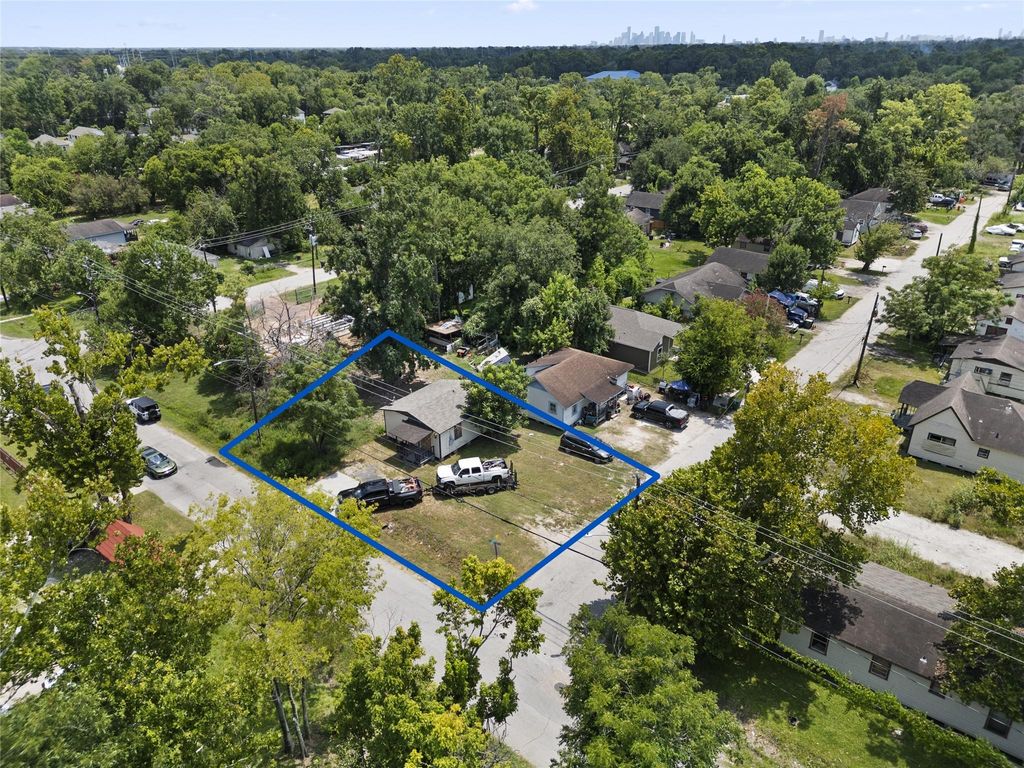 1825 Dolly Wright Street, Houston, TX 77088