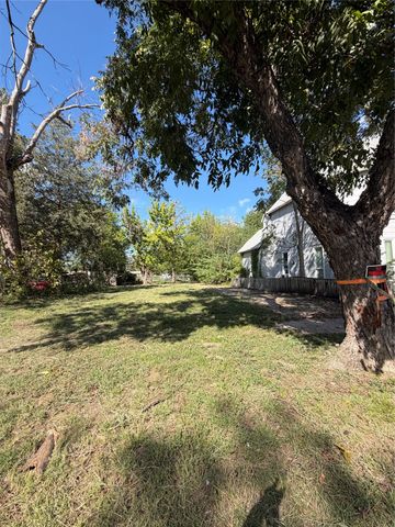 717 W Day Street, Denison, TX 75020