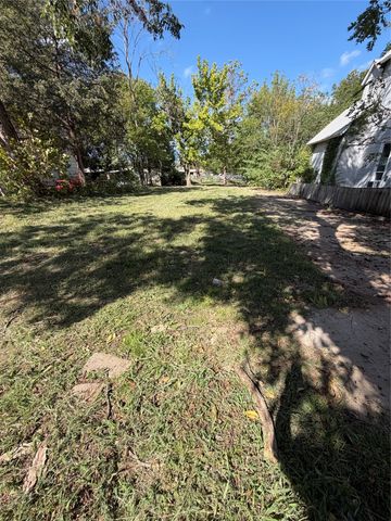 717 W Day Street, Denison, TX 75020