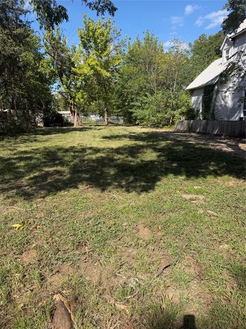 717 W Day Street, Denison, TX 75020