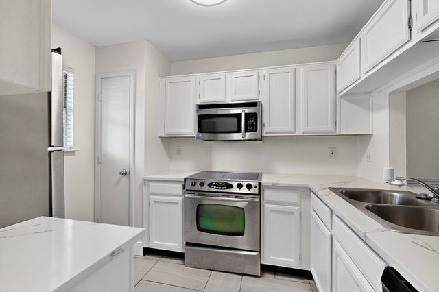 46 Abbey Road, Euless, TX 76039