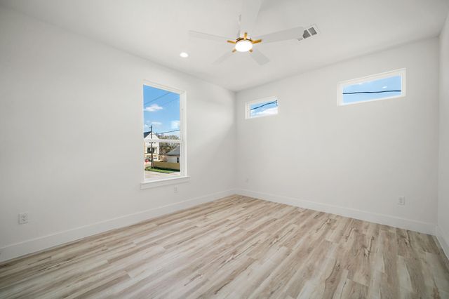 1302 Grove Street, Houston, TX 77020