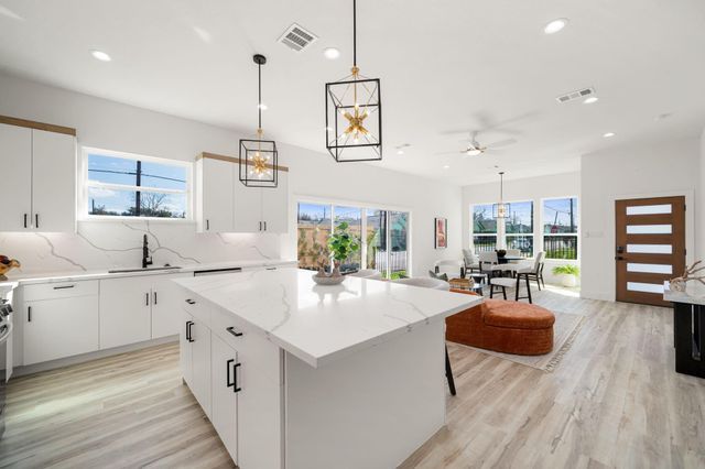 1302 Grove Street, Houston, TX 77020