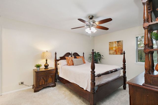2838 Meadow Lane W2, Schaumburg, IL 60193