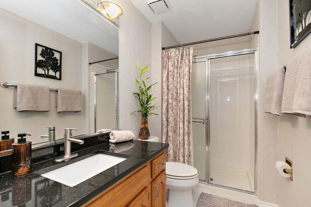 2838 Meadow Lane W2, Schaumburg, IL 60193